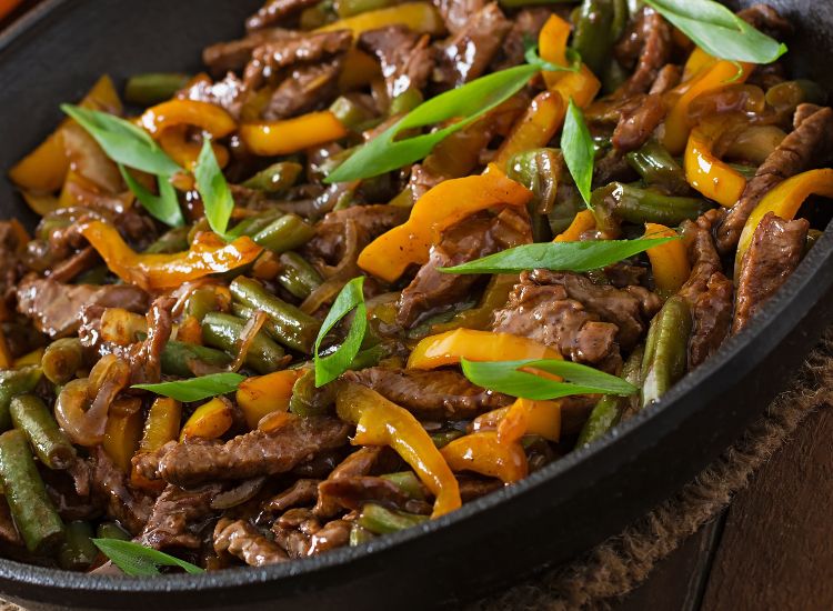 Fried Sliced Beef in Vegetable Sauce